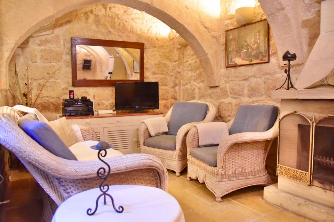 Вилла Ta'Martin Farmhouse Xewkija Gozo Экстерьер фото